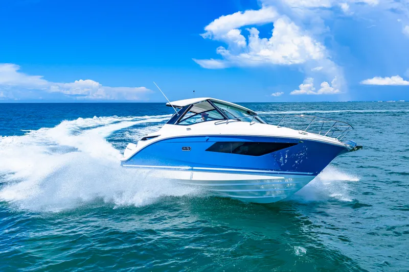 Slide: The Image of Sea Ray Sundancer 320 Outboard 2027 - 14