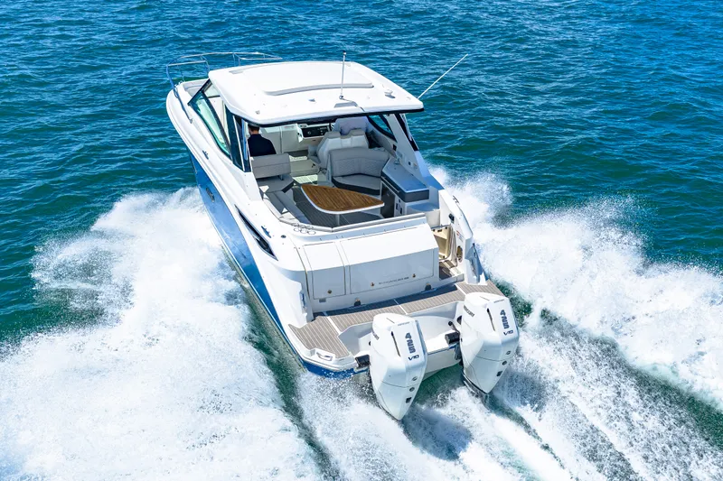 Slide: The Image of Sea Ray Sundancer 320 Outboard 2027 - 11
