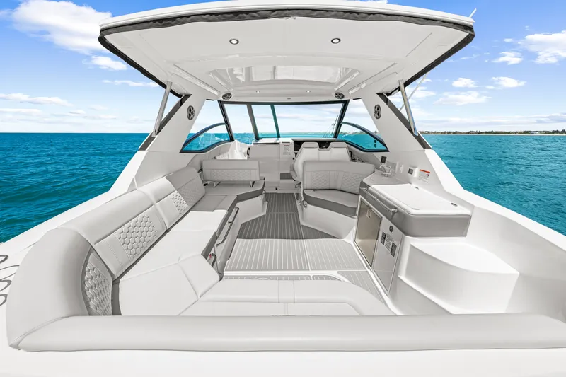 Slide: The Image of Sea Ray Sundancer 320 Outboard 2027 - 26