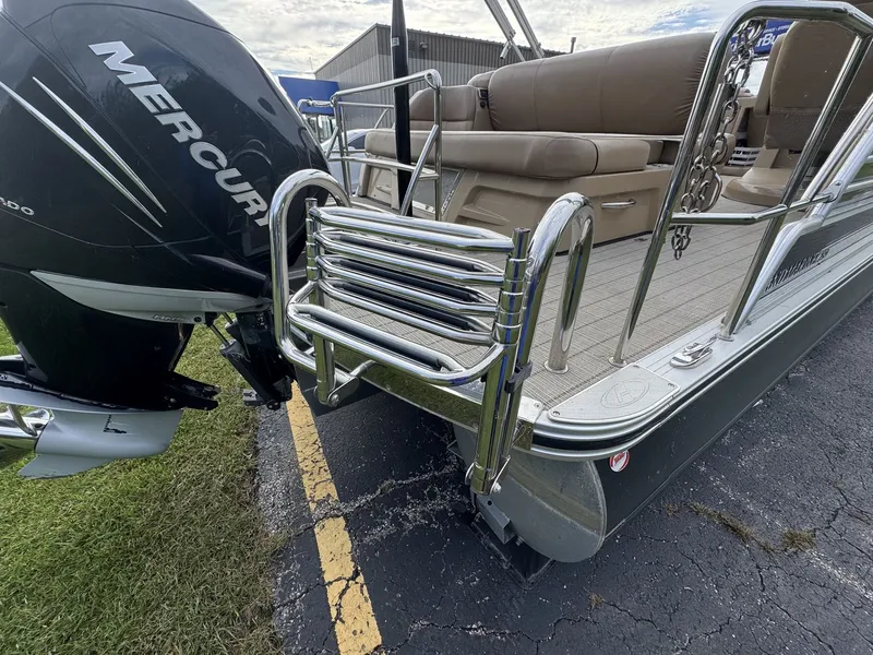 Slide: The Image of Harris Grand Mariner 250 2018 - 3