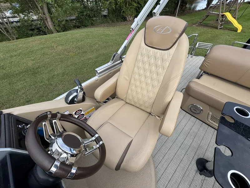 Slide: The Image of Harris Grand Mariner 250 2018 - 12