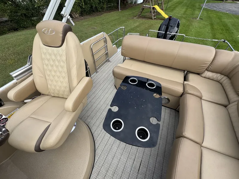 Slide: The Image of Harris Grand Mariner 250 2018 - 11