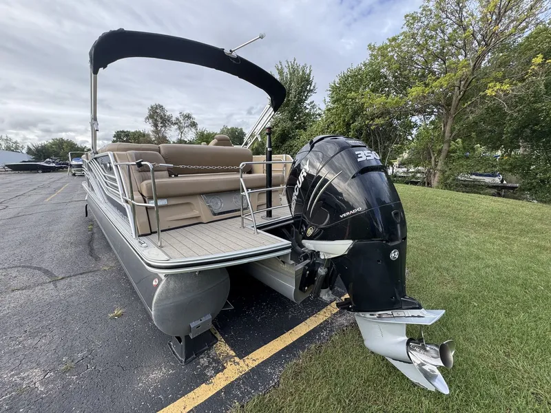 Slide: The Image of Harris Grand Mariner 250 2018 - 2