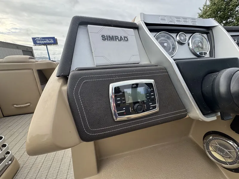 Slide: The Image of Harris Grand Mariner 250 2018 - 13