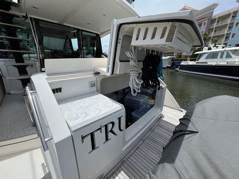 Slide: The Image of Tiara 53 Flybridge 2017 - 44