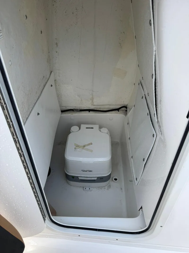 Slide: The Image of NauticStar 231 Hybrid 2024 - 1