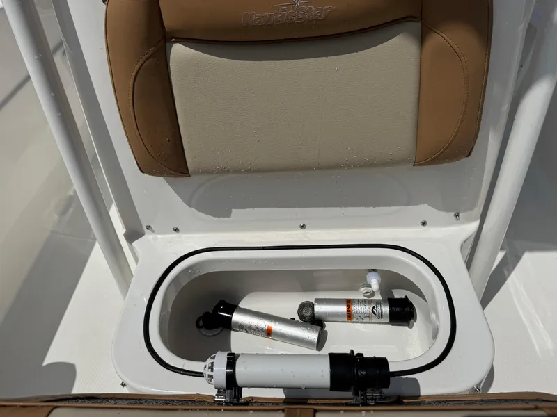 Slide: The Image of NauticStar 231 Hybrid 2024 - 11