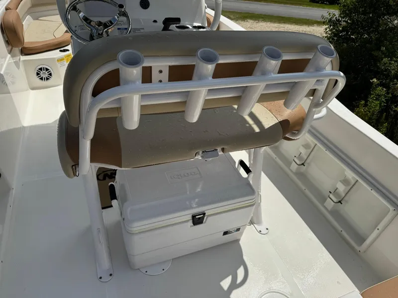 Slide: The Image of NauticStar 231 Hybrid 2024 - 17