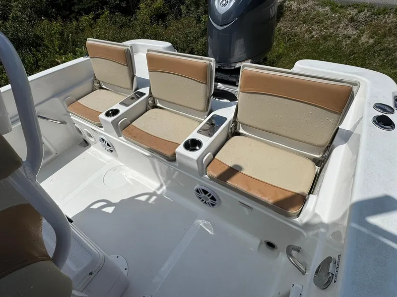 Slide: The Image of NauticStar 231 Hybrid 2024 - 19