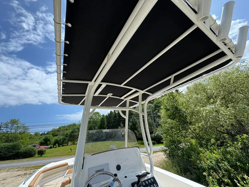 Slide: The Image of NauticStar 231 Hybrid 2024 - 28