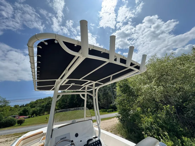 Slide: The Image of NauticStar 231 Hybrid 2024 - 29