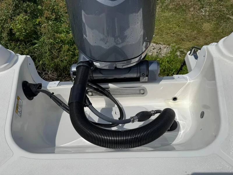 Slide: The Image of NauticStar 231 Hybrid 2024 - 33