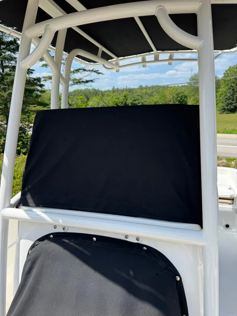 Slide: The Image of NauticStar 231 Hybrid 2024 - 36