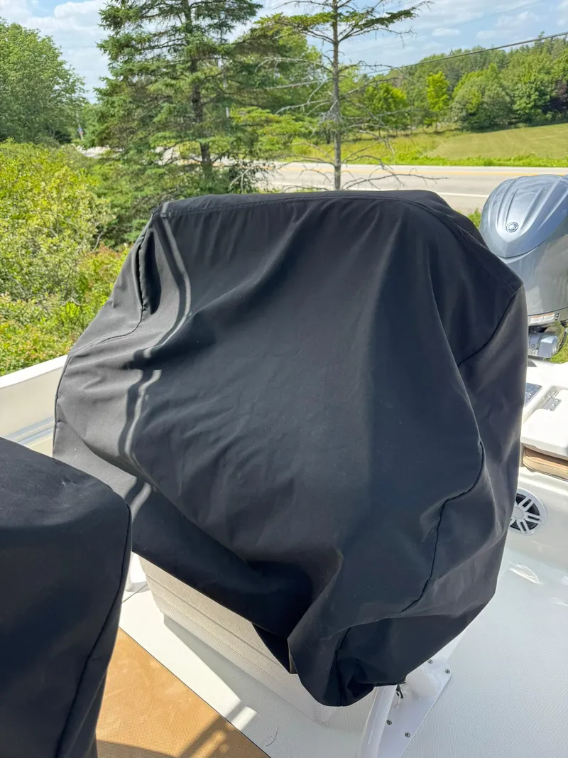 Slide: The Image of NauticStar 231 Hybrid 2024 - 37