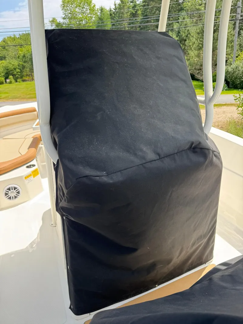 Slide: The Image of NauticStar 231 Hybrid 2024 - 38