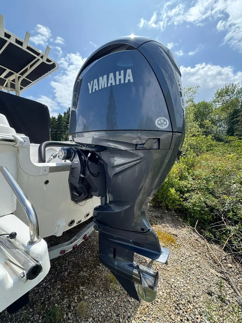 Slide: The Image of NauticStar 231 Hybrid 2024 - 40