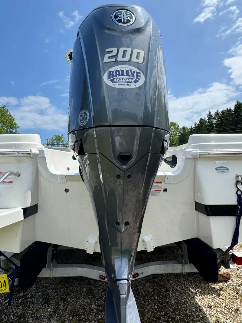 Slide: The Image of NauticStar 231 Hybrid 2024 - 42