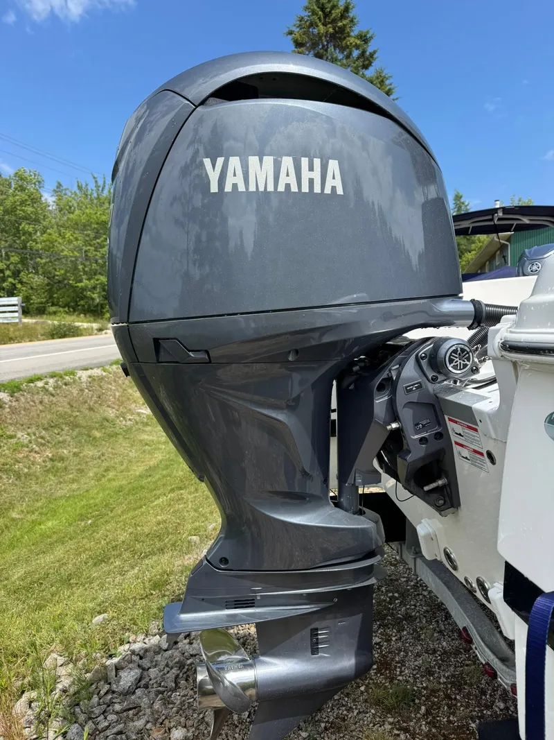 Slide: The Image of NauticStar 231 Hybrid 2024 - 46