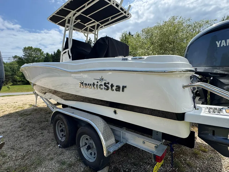 Slide: The Image of NauticStar 231 Hybrid 2024 - 47