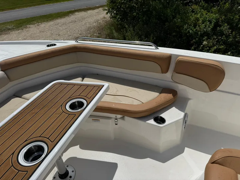 Slide: The Image of NauticStar 231 Hybrid 2024 - 5