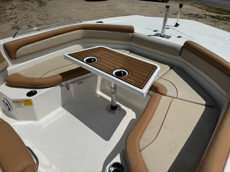 Slide: The Image of NauticStar 231 Hybrid 2024 - 6