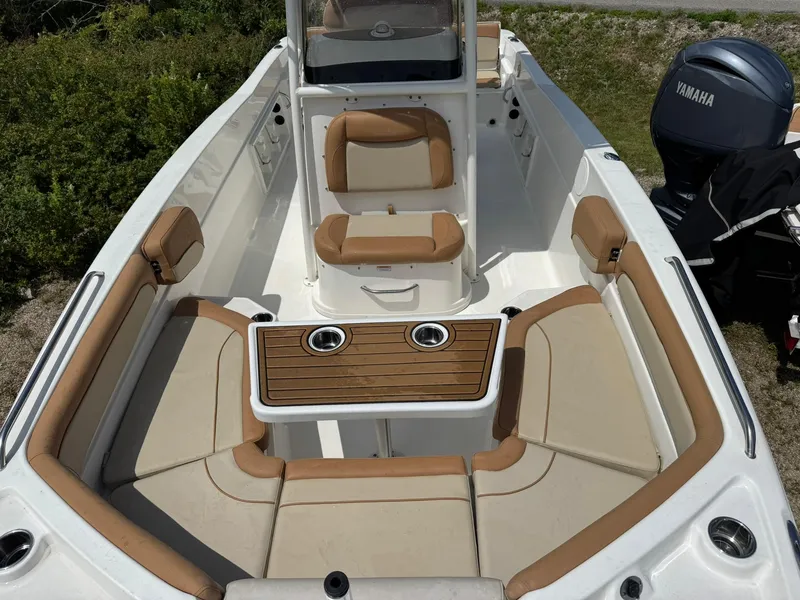 Slide: The Image of NauticStar 231 Hybrid 2024 - 7