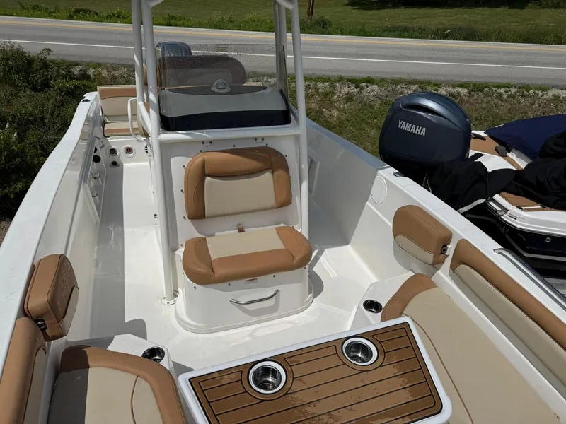 Slide: The Image of NauticStar 231 Hybrid 2024 - 8