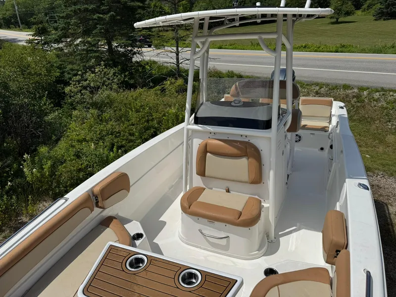 Slide: The Image of NauticStar 231 Hybrid 2024 - 9