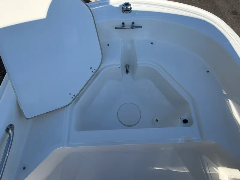 Slide: The Image of Boston Whaler 130 Super Sport 2024 - 14