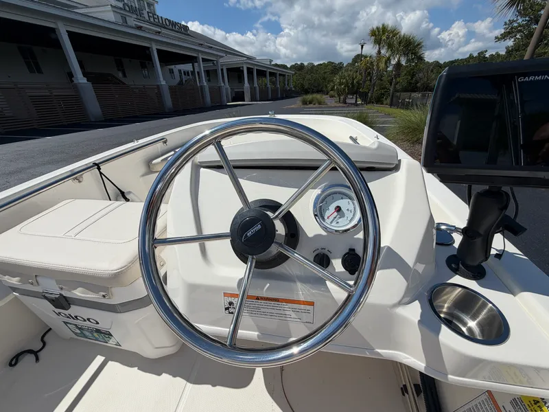 Slide: The Image of Boston Whaler 13 SUPER SPORT 2024 - 11