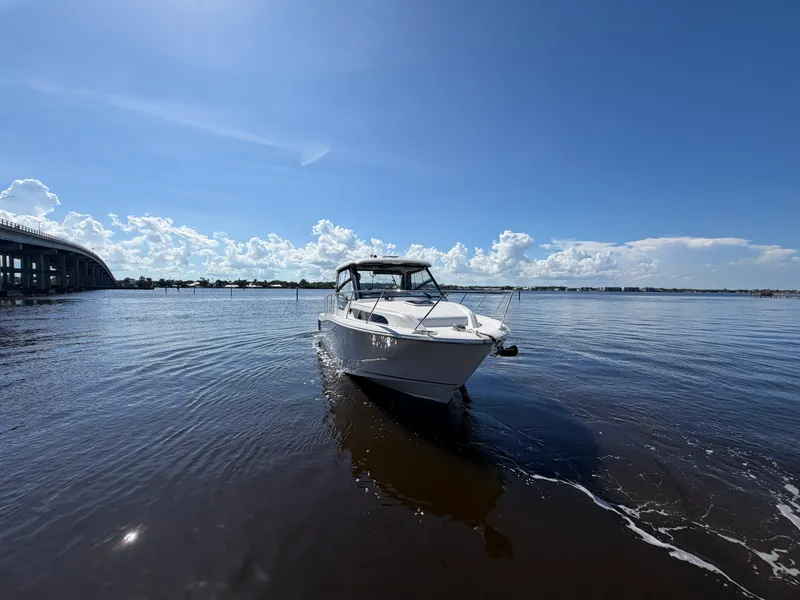 Slide: The Image of Boston Whaler 325 CONQUEST 2026 - 20