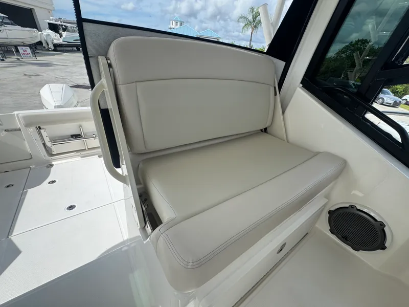 Slide: The Image of Boston Whaler 325 CONQUEST 2026 - 30