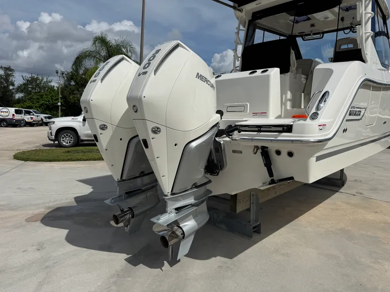 Slide: The Image of Boston Whaler 325 CONQUEST 2026 - 6