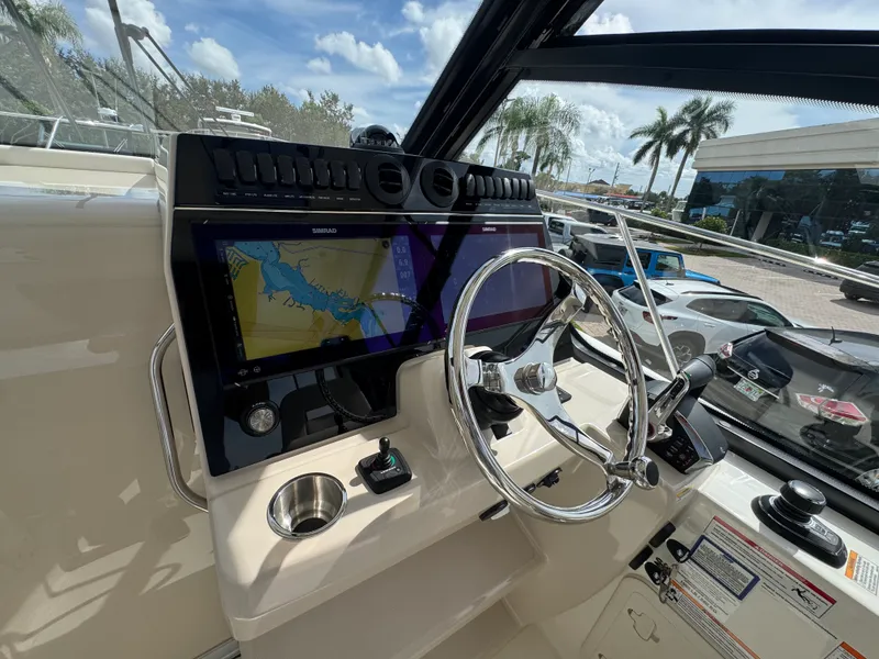 Slide: The Image of Boston Whaler 325 CONQUEST 2026 - 44