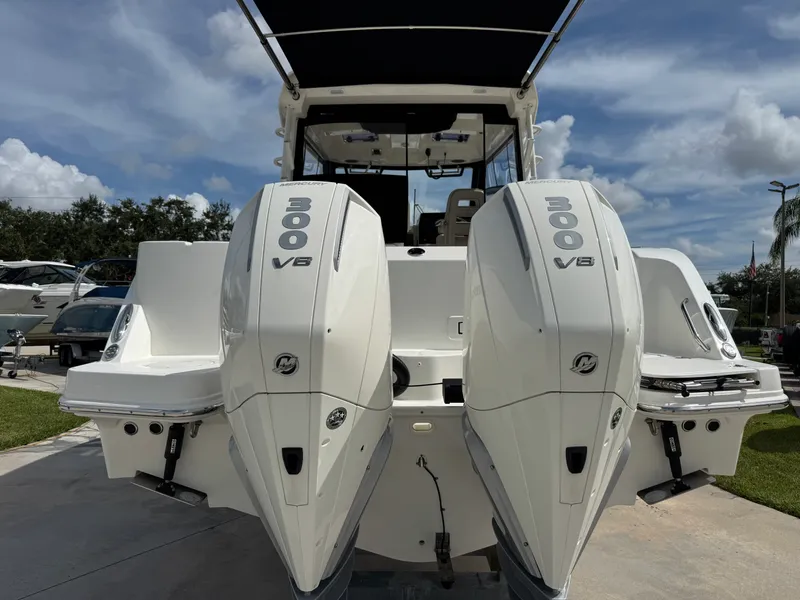 Slide: The Image of Boston Whaler 325 CONQUEST 2026 - 8