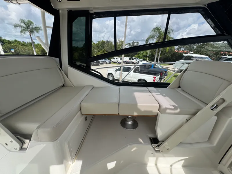 Slide: The Image of Boston Whaler 325 CONQUEST 2026 - 31
