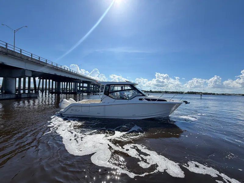 Slide: The Image of Boston Whaler 325 CONQUEST 2026 - 16