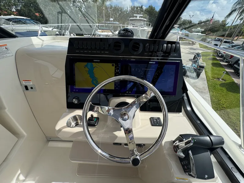 Slide: The Image of Boston Whaler 325 CONQUEST 2026 - 34