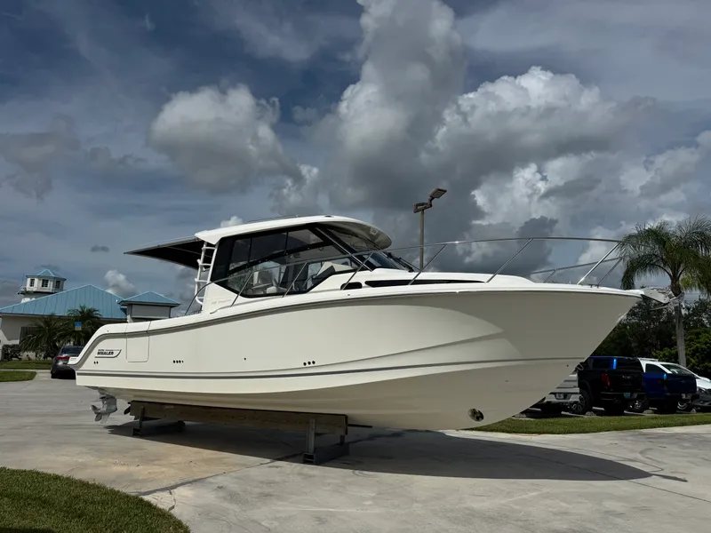 Slide: The Image of Boston Whaler 325 CONQUEST 2026 - 5