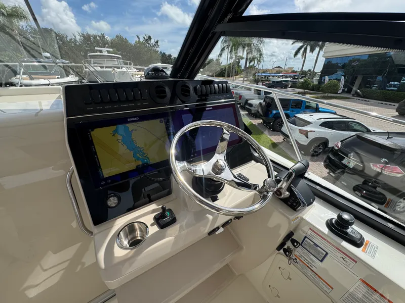 Slide: The Image of Boston Whaler 325 CONQUEST 2026 - 33