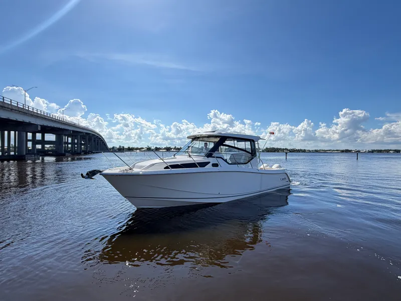 Slide: The Image of Boston Whaler 325 CONQUEST 2026 - 23
