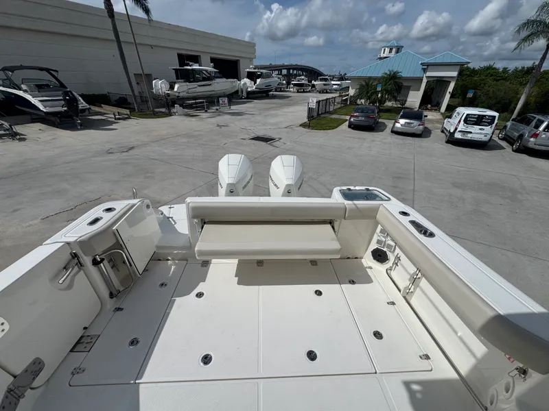 Slide: The Image of Boston Whaler 325 CONQUEST 2026 - 23