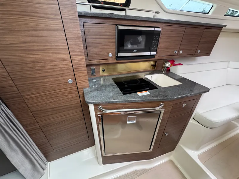 Slide: The Image of Boston Whaler 325 CONQUEST 2026 - 53