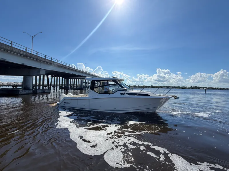 Slide: The Image of Boston Whaler 325 CONQUEST 2026 - 17