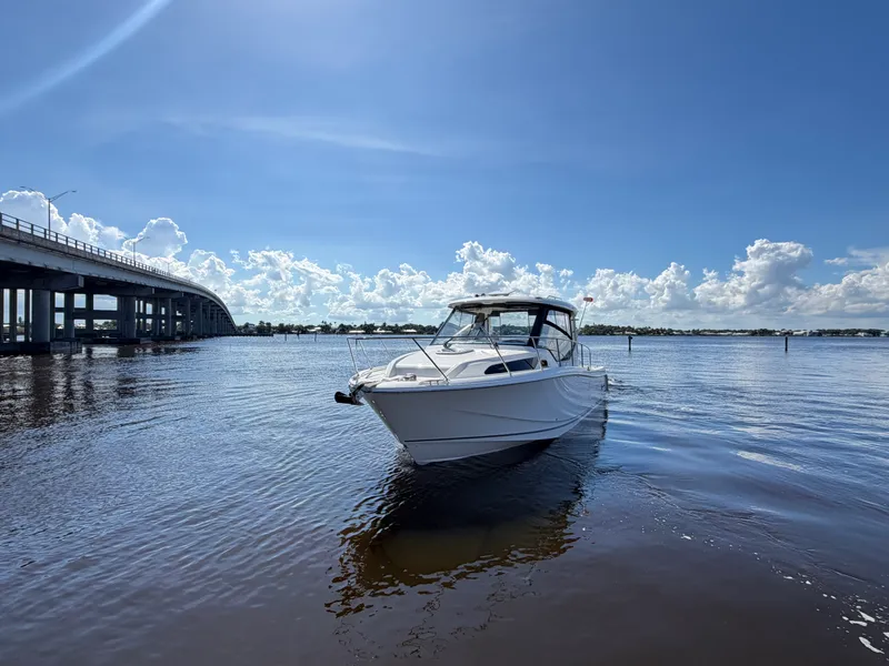 Slide: The Image of Boston Whaler 325 CONQUEST 2026 - 21