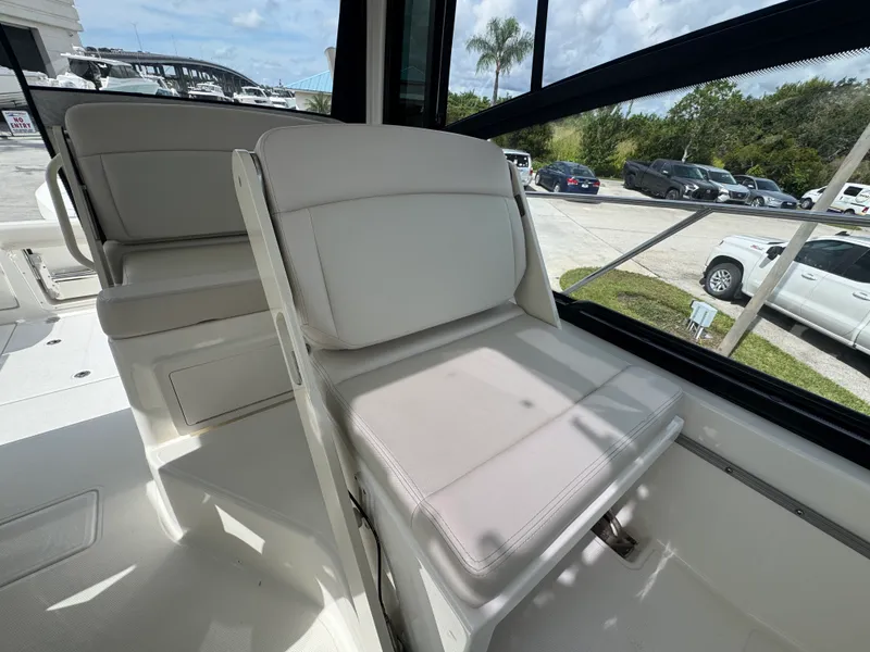 Slide: The Image of Boston Whaler 325 CONQUEST 2026 - 29
