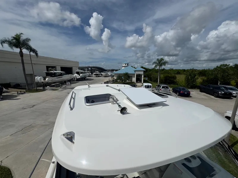 Slide: The Image of Boston Whaler 325 CONQUEST 2026 - 48