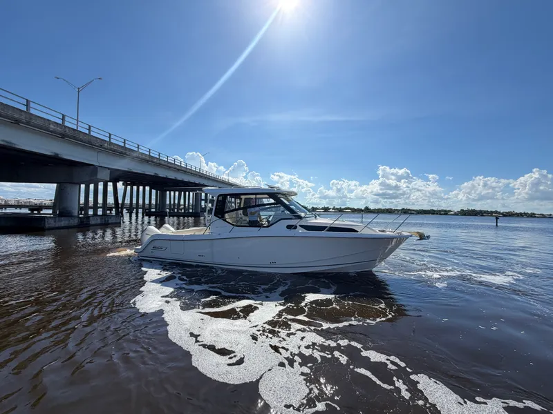 Slide: The Image of Boston Whaler 325 CONQUEST 2026 - 18