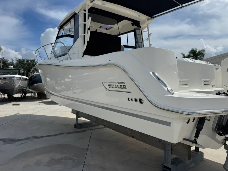 Slide: The Image of Boston Whaler 325 CONQUEST 2026 - 9