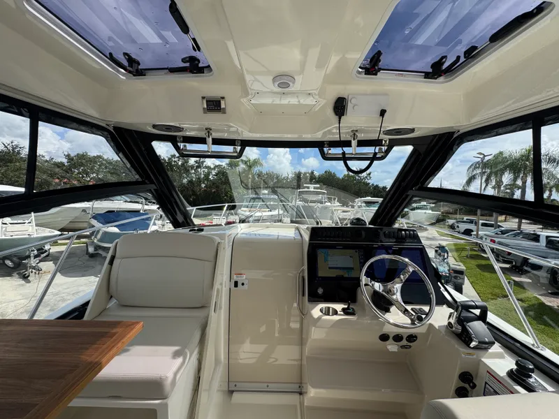 Slide: The Image of Boston Whaler 325 CONQUEST 2026 - 37